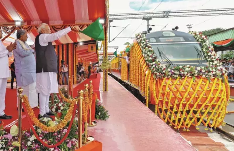 तीर्थयात्रियों को सौगात: पीएम मोदी ने कटरा-अमृतसर वंदे भारत सहित 3 ट्रेनों की शुरुआत तीर्थयात्रियों को सौगात: पीएम मोदी ने कटरा-अमृतसर वंदे भारत सहित 3 ट्रेनों की शुरुआत