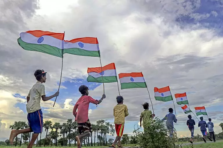 स्वतंत्रता दिवस पर 7 हजार से अधिक छात्र ‘तिरंगा दौड़’ में शामिल हुए स्वतंत्रता दिवस पर 7 हजार से अधिक छात्र ‘तिरंगा दौड़’ में शामिल हुए