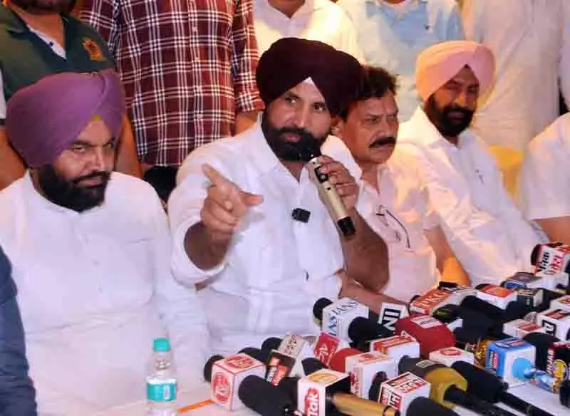 Raja Warring: राहुल गांधी के सबूतों के बाद चुनावी धोखाधड़ी में भाजपा और चुनाव आयोग की भूमिका उजागर हुई Raja Warring: राहुल गांधी के सबूतों के बाद चुनावी धोखाधड़ी में भाजपा और चुनाव आयोग की भूमिका उजागर हुई