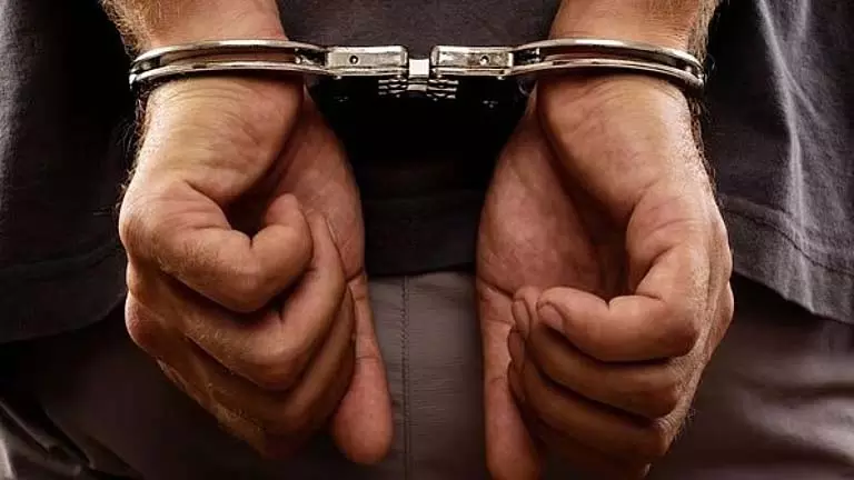 Puri पुलिस ने सेवक बनकर श्रद्धालुओं से ठगी करने के आरोप में 11 लोगों को गिरफ्तार किया Puri पुलिस ने सेवक बनकर श्रद्धालुओं से ठगी करने के आरोप में 11 लोगों को गिरफ्तार किया