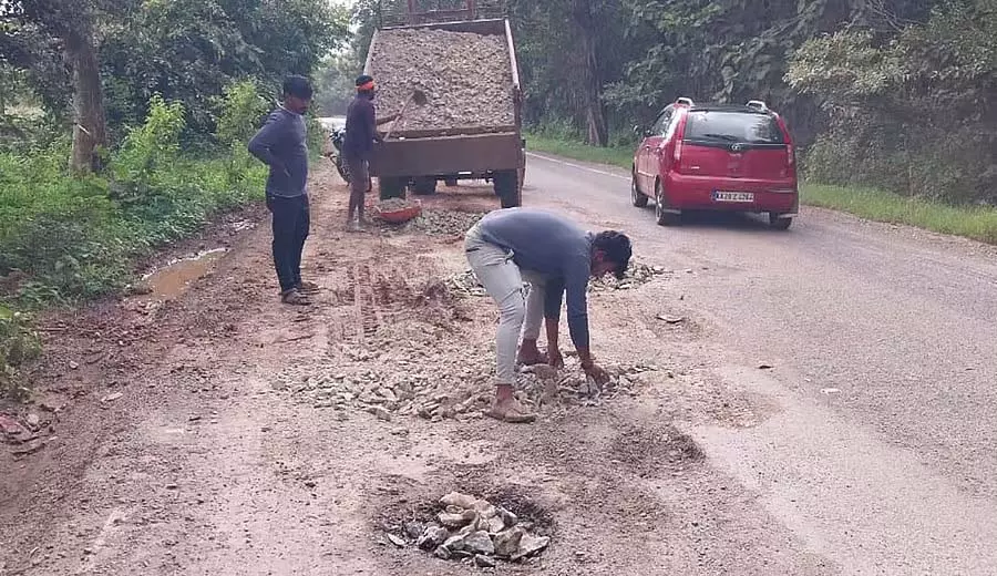 Karnataka : हनागल-बांकापुरा सड़क की मरम्मत Karnataka : हनागल-बांकापुरा सड़क की मरम्मत