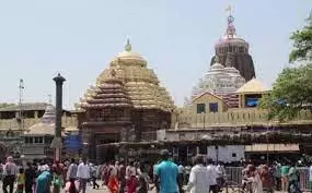 पुरी में जगन्नाथ मंदिर के पास 12 फर्जी सेवक गिरफ्तार पुरी में जगन्नाथ मंदिर के पास 12 फर्जी सेवक गिरफ्तार