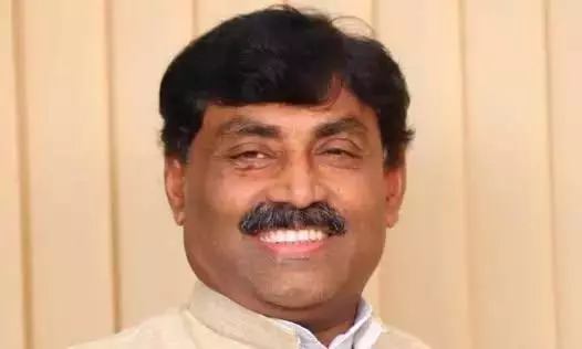 तिरुमला में राजनीतिक टिप्पणी के लिए रवींद्रनाथ पर TTD की जांच का सामना तिरुमला में राजनीतिक टिप्पणी के लिए रवींद्रनाथ पर TTD की जांच का सामना