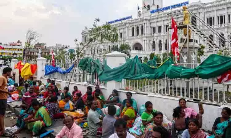 चेन्नई में श्रमिकों की हड़ताल को लेकर सहयोगी सीपीएम ने DMK सरकार पर निशाना साधा चेन्नई में श्रमिकों की हड़ताल को लेकर सहयोगी सीपीएम ने DMK सरकार पर निशाना साधा