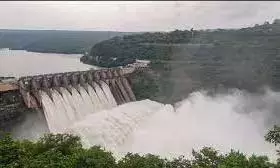 Srisailam जलाशय में भारी बारिश के कारण पानी का प्रवाह बढ़ा Srisailam जलाशय में भारी बारिश के कारण पानी का प्रवाह बढ़ा