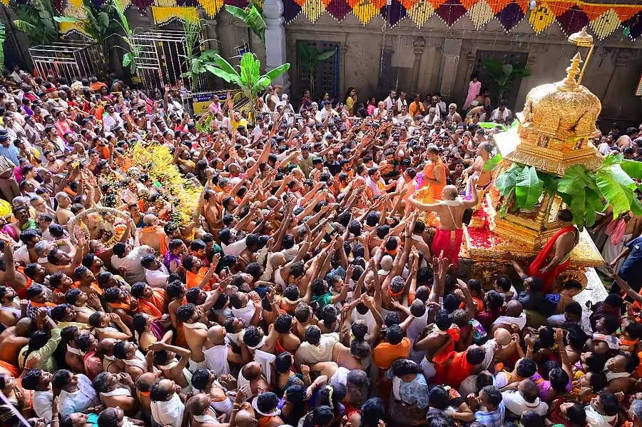Karnataka : श्री गुरु राघवेंद्र स्वामी के 354वें आराधना महोत्सव Karnataka : श्री गुरु राघवेंद्र स्वामी के 354वें आराधना महोत्सव