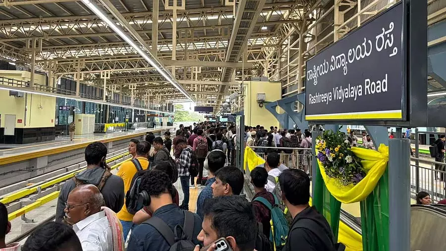 Karnataka: नम्मा मेट्रो के यात्रियों ने येलो लाइन पर परिचालन शुरू होने पर खुशी जताई Karnataka: नम्मा मेट्रो के यात्रियों ने येलो लाइन पर परिचालन शुरू होने पर खुशी जताई