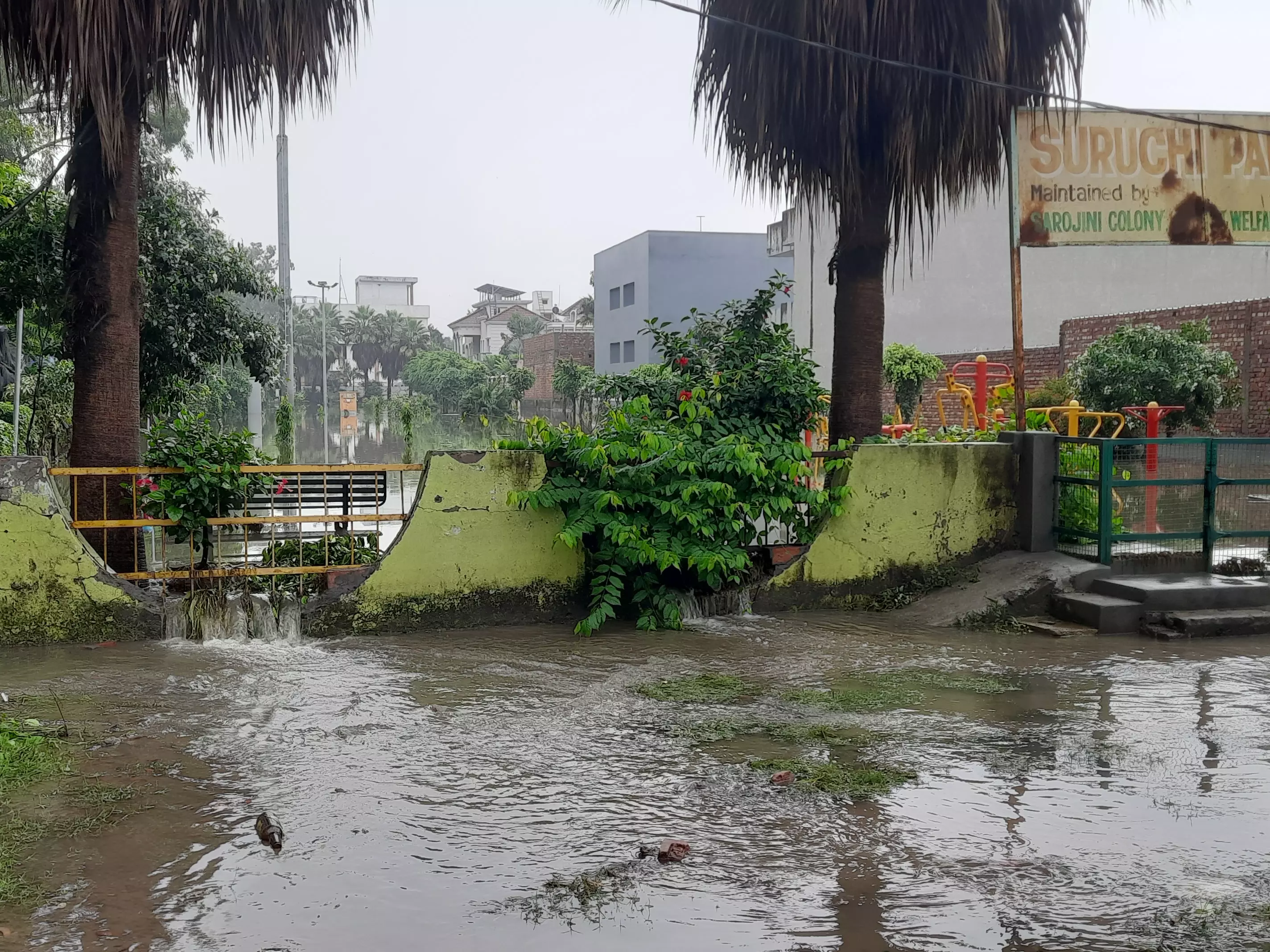 Yamunanagar: मूसलाधार बारिश से यमुनानगर में जलजमाव, लोगों ने जताई नाराजगी Yamunanagar: मूसलाधार बारिश से यमुनानगर में जलजमाव, लोगों ने जताई नाराजगी