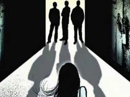 15 साल की लड़की से तीन महीने तक कई बार सामूहिक बलात्कार, पांच गिरफ्तार 15 साल की लड़की से तीन महीने तक कई बार सामूहिक बलात्कार, पांच गिरफ्तार