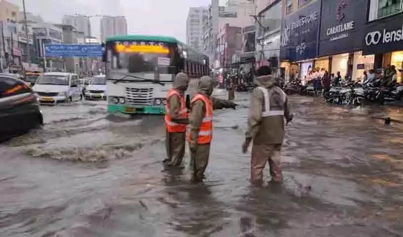 कम दबाव के कारण तेलंगाना में भारी से बहुत भारी बारिश की संभावना: IMD कम दबाव के कारण तेलंगाना में भारी से बहुत भारी बारिश की संभावना: IMD