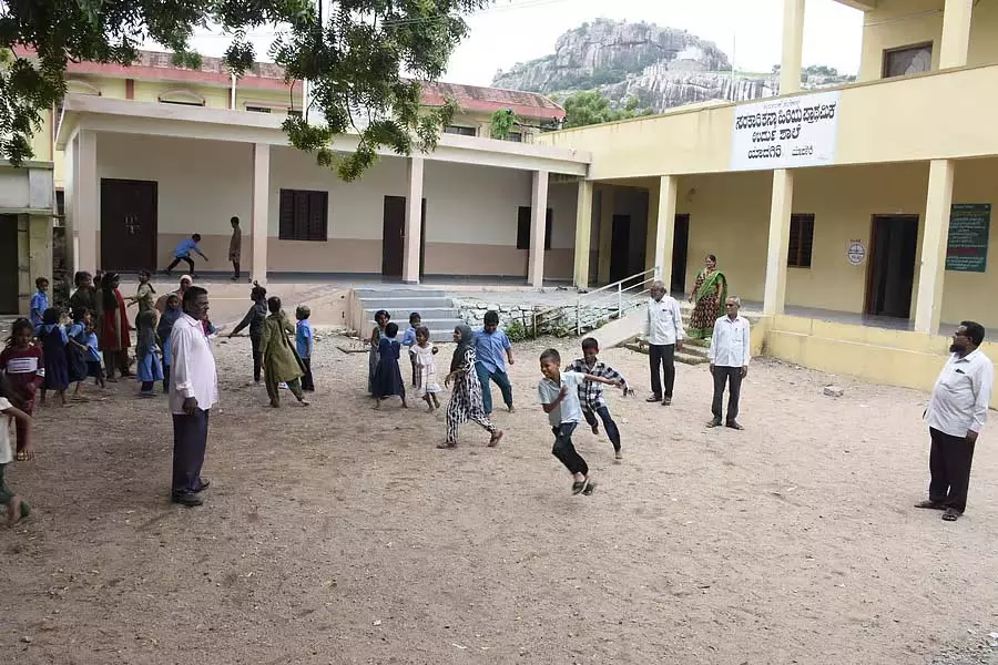 Yadgir : शताब्दी के स्कूलों को ऊर्जावान बनाने की आवश्यकता Yadgir : शताब्दी के स्कूलों को ऊर्जावान बनाने की आवश्यकता