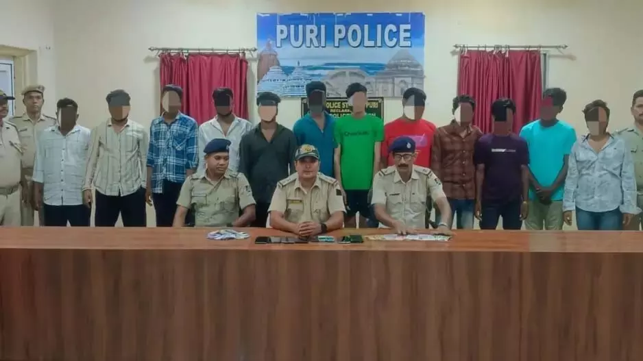 जबरन वसूली और धमकाने के आरोप में 12 नकली सेवायत गिरफ्तार जबरन वसूली और धमकाने के आरोप में 12 नकली सेवायत गिरफ्तार