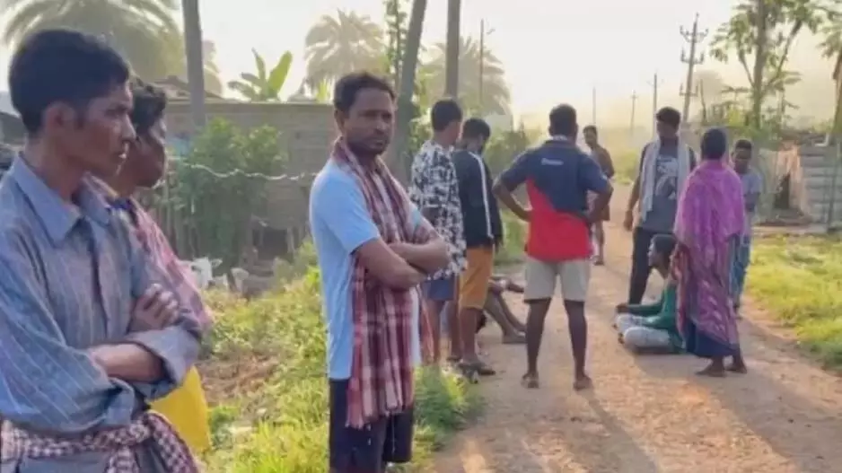Odisha: गजपति में पत्नी की हत्या कर भाग रहा था आरोपी, भीड़ ने पकड़ा Odisha: गजपति में पत्नी की हत्या कर भाग रहा था आरोपी, भीड़ ने पकड़ा
