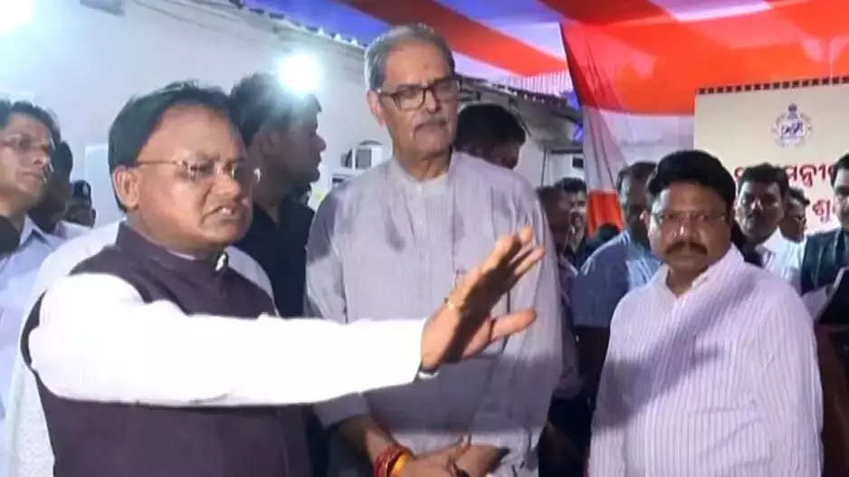 आत्महत्या की धमकी पर CM का गुस्सा फूटा, भुवनेश्वर में नाराजगी जाहिर आत्महत्या की धमकी पर CM का गुस्सा फूटा, भुवनेश्वर में नाराजगी जाहिर