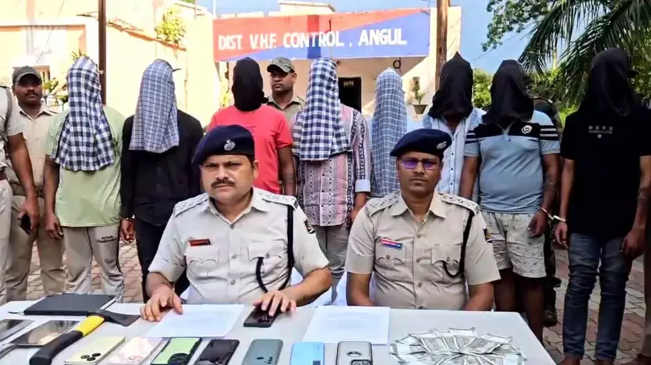अंगुल में हाईवे डकैती नाकाम, 8 हथियारबंद डकैत गिरफ्तार अंगुल में हाईवे डकैती नाकाम, 8 हथियारबंद डकैत गिरफ्तार