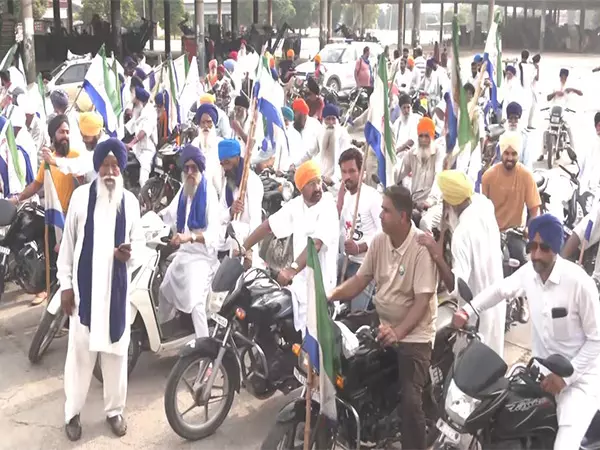 किसान मजदूर संघर्ष कमेटी ने पंजाब लैंड पूलिंग पॉलिसी के खिलाफ बाइक रैली निकाली किसान मजदूर संघर्ष कमेटी ने पंजाब लैंड पूलिंग पॉलिसी के खिलाफ बाइक रैली निकाली