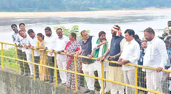 Bhatti Vikramarka : हम अवैध गतिविधियों को रोकेंगे Bhatti Vikramarka : हम अवैध गतिविधियों को रोकेंगे