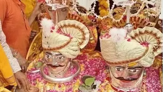 एमपी के खरगोन में महाकाल सवारी जैसा शिव डोला निकाला गया; हजारों श्रद्धालु जुटे एमपी के खरगोन में महाकाल सवारी जैसा शिव डोला निकाला गया; हजारों श्रद्धालु जुटे