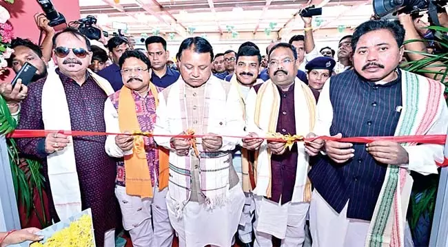 Odisha : लक्ष्मण नायक मेडिकल कॉलेज में 650 बिस्तरों वाले अस्पताल का उद्घाटन Odisha : लक्ष्मण नायक मेडिकल कॉलेज में 650 बिस्तरों वाले अस्पताल का उद्घाटन