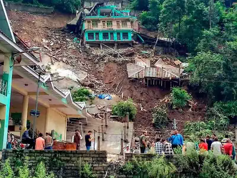 बादल फटने और अराजकता, Himachal को पहाड़ों से मिली चेतावनी बादल फटने और अराजकता, Himachal को पहाड़ों से मिली चेतावनी