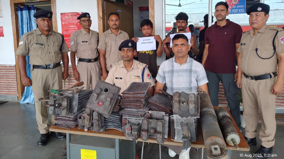 RPF गुवाहाटी ने पांडु में 20,800 रुपये मूल्य की रेलवे सामग्री की चोरी के आरोप RPF गुवाहाटी ने पांडु में 20,800 रुपये मूल्य की रेलवे सामग्री की चोरी के आरोप