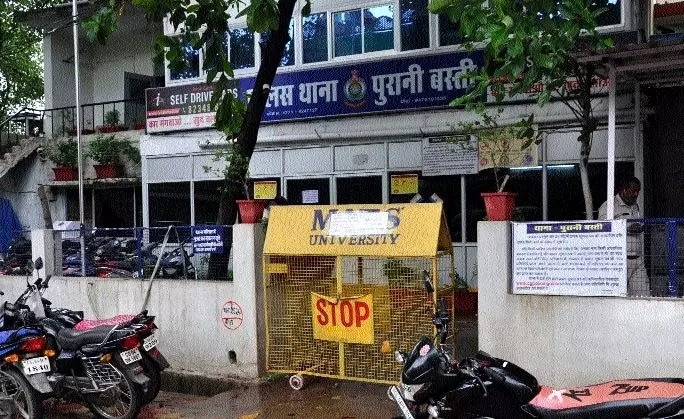 Raipur Breaking: मामूली कहासुनी पर युवक पर हमला, पत्थर से सिर फोड़ा मामला दर्ज Raipur Breaking: मामूली कहासुनी पर युवक पर हमला, पत्थर से सिर फोड़ा मामला दर्ज