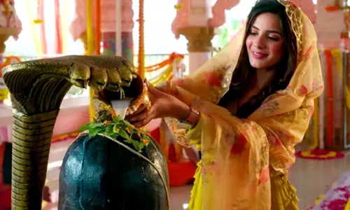 कजरी तीज : शिव-पार्वती के पुनर्मिलन से जुड़ा है ऐतिहासिक महत्व, जानें क्यों अखंड सौभाग्य का प्रतीक है ये व्रत