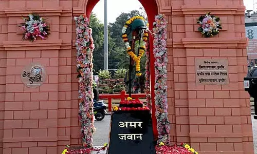 Indore : सेवा सुरभि दो दशकों से युवाओं में देशभक्ति की प्रेरणा दे रही है Indore : सेवा सुरभि दो दशकों से युवाओं में देशभक्ति की प्रेरणा दे रही है