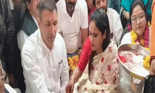 Indore : कांग्रेस नेताओं ने खजराना मंदिर में मनाया रक्षाबंधन