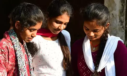 तेलंगाना में इंजीनियरिंग छात्रों ने CSE-AI की सीटों पर जमकर कब्जा किया तेलंगाना में इंजीनियरिंग छात्रों ने CSE-AI की सीटों पर जमकर कब्जा किया
