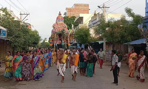 Tamil Nadu : तिरुचेंदूर के वेइलुकंथम्मन मंदिर में अवनीथ रथ यात्रा