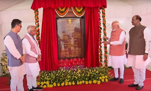 Modi ने सांसदों के लिए 25 मंजिला अपार्टमेंट का उद्घाटन किया Modi ने सांसदों के लिए 25 मंजिला अपार्टमेंट का उद्घाटन किया