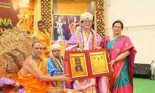 मंत्रालय में 354वां आराधना महोत्सव: राघवेंद्र अनुग्रह पुरस्कार प्रदान किया गया मंत्रालय में 354वां आराधना महोत्सव: राघवेंद्र अनुग्रह पुरस्कार प्रदान किया गया
