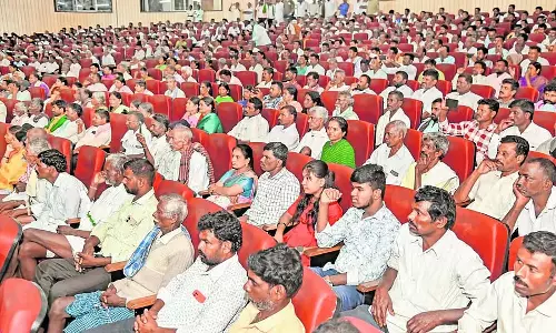 मुक्त श्रमिकों का राज्य स्तरीय सम्मेलन: 500 करोड़ के पैकेज की मांग मुक्त श्रमिकों का राज्य स्तरीय सम्मेलन: 500 करोड़ के पैकेज की मांग