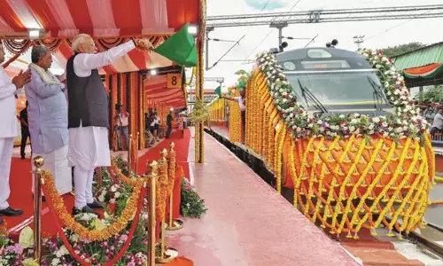 तीर्थयात्रियों को सौगात: पीएम मोदी ने कटरा-अमृतसर वंदे भारत सहित 3 ट्रेनों की शुरुआत