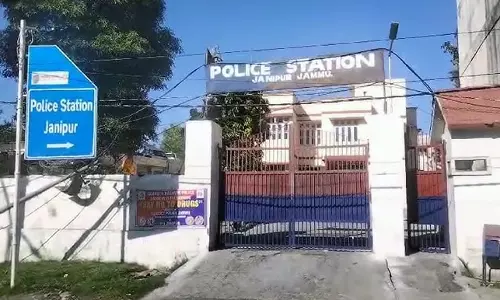 Jammu: जानीपुर पुलिस स्टेशन की कोशिश से लापता महिला घर वापस Jammu: जानीपुर पुलिस स्टेशन की कोशिश से लापता महिला घर वापस