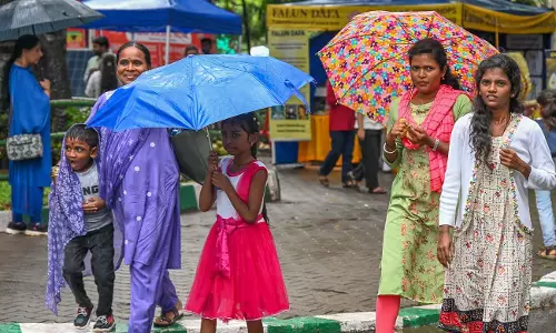 Karnataka : बेंगलुरु शहर के कई हिस्सों में भारी बारिश  सड़कें जलमग्न