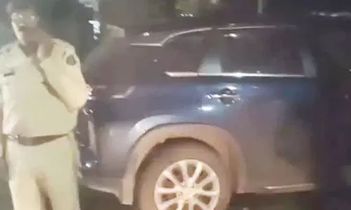 कार में लाश मिली, वाहन मालिक के उड़े होश कार में लाश मिली, वाहन मालिक के उड़े होश