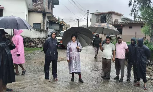 Haldwani: बारिश से प्रभावित क्षेत्रों में नगर आयुक्त और नगर मजिस्ट्रेट ने किया दौरा Haldwani: बारिश से प्रभावित क्षेत्रों में नगर आयुक्त और नगर मजिस्ट्रेट ने किया दौरा