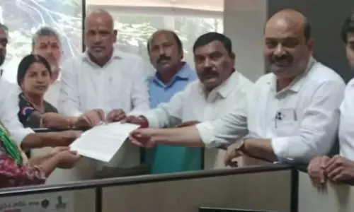 YSRC ने ZPTC उपचुनाव में TD को पुलिस की मदद का आरोप लगाया YSRC ने ZPTC उपचुनाव में TD को पुलिस की मदद का आरोप लगाया