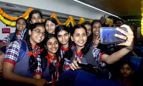 Karnataka : हुबली स्टेशन पर वंदे भारत ट्रेन का स्वागत