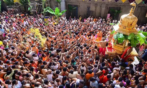Karnataka : श्री गुरु राघवेंद्र स्वामी के 354वें आराधना महोत्सव Karnataka : श्री गुरु राघवेंद्र स्वामी के 354वें आराधना महोत्सव