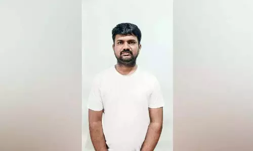 महाराष्ट्र निवासी व्यक्ति 31 लाख के बेहिसाबी नोट के साथ गिरफ्तार महाराष्ट्र निवासी व्यक्ति 31 लाख के बेहिसाबी नोट के साथ गिरफ्तार