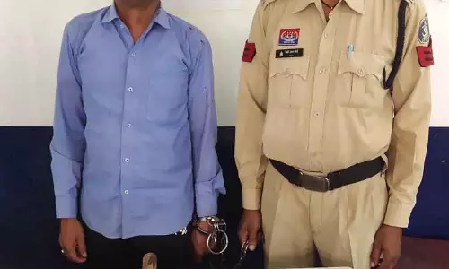 रायपुर : तलवार लेकर सड़क में घूम रहा आरोपी गिरफ्तार रायपुर : तलवार लेकर सड़क में घूम रहा आरोपी गिरफ्तार