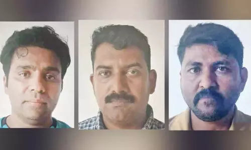Kerala : निवेशकों से 35 लाख रुपये ठगने वाला गिरोह गिरफ्तार Kerala : निवेशकों से 35 लाख रुपये ठगने वाला गिरोह गिरफ्तार