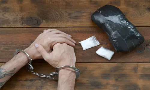 Srinagar: पुलिस ने पकड़े दो कुख्यात ड्रग माफिया, केस दर्ज