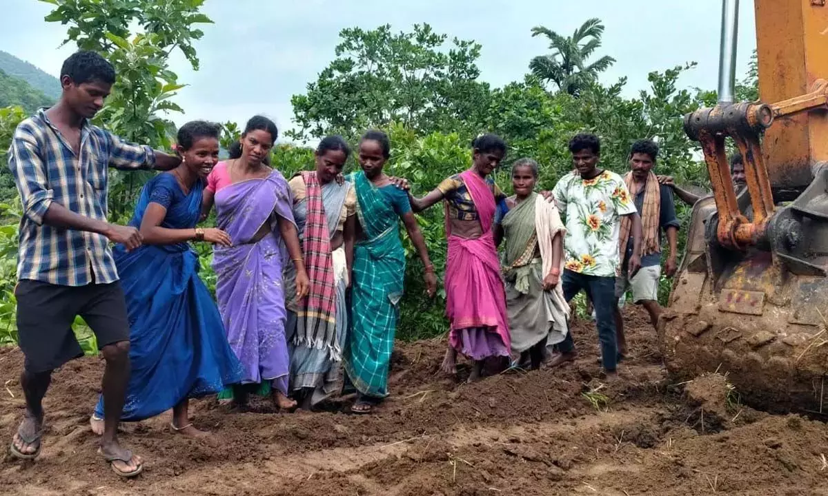 Andhra: जनजातीय कनेक्टिविटी का कायापलट करने के लिए आदिवी तल्ली बाता परियोजना