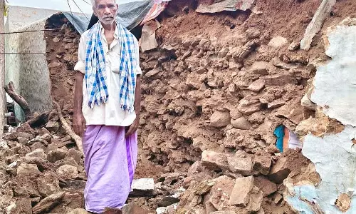Karnataka : बारिश के कारण घर की दीवार ढह गई