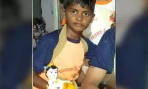 Dahisar: दही हांडी के दौरान गिरकर 11 वर्षीय गोविंदा की मौत Dahisar: दही हांडी के दौरान गिरकर 11 वर्षीय गोविंदा की मौत
