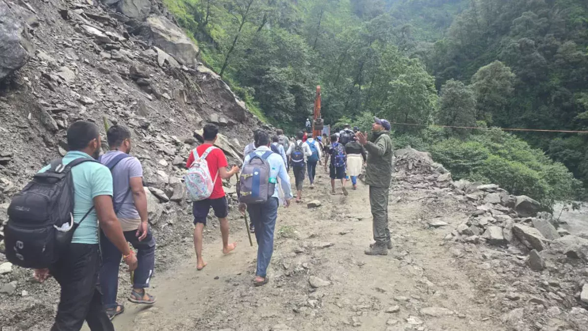 Gopeshwar: ट्रेकिंग पथ पर पर्यटकों की आवाजाही पर पाबंदी Gopeshwar: ट्रेकिंग पथ पर पर्यटकों की आवाजाही पर पाबंदी